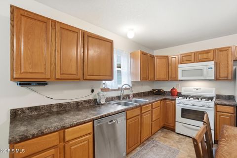 Tiny photo for 827 Wilson Street, Findlay, OH 45840 (MLS # 10008129)