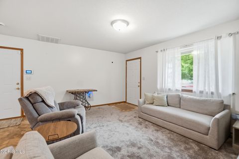 Tiny photo for 827 Wilson Street, Findlay, OH 45840 (MLS # 10008129)