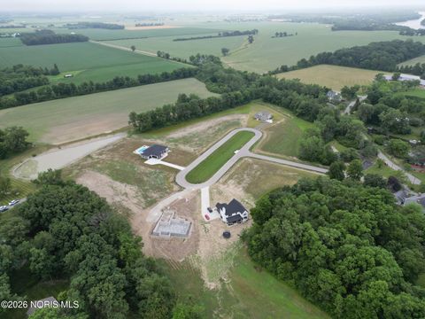 Tiny photo for 135 Coach House Loop, Bowling Green, OH 43402 (MLS # 10003214)