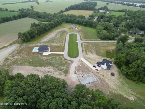 Tiny photo for 135 Coach House Loop, Bowling Green, OH 43402 (MLS # 10003214)