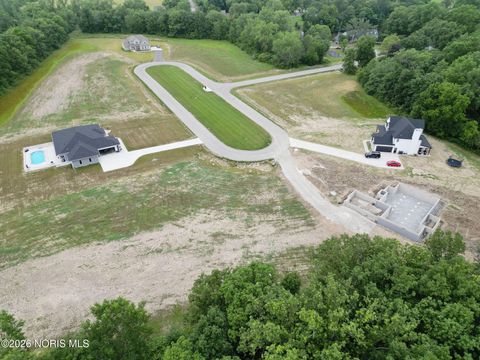 Tiny photo for 135 Coach House Loop, Bowling Green, OH 43402 (MLS # 10003214)