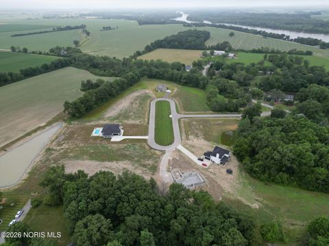 Tiny photo for 135 Coach House Loop, Bowling Green, OH 43402 (MLS # 10003214)