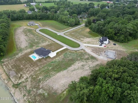 Tiny photo for 135 Coach House Loop, Bowling Green, OH 43402 (MLS # 10003214)