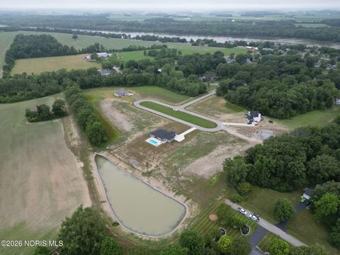 Tiny photo for 135 Coach House Loop, Bowling Green, OH 43402 (MLS # 10003214)