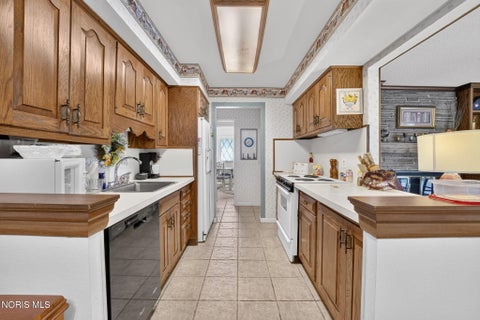 Tiny photo for 6925 Fenwyck Road, Maumee, OH 43537 (MLS # 10013613)