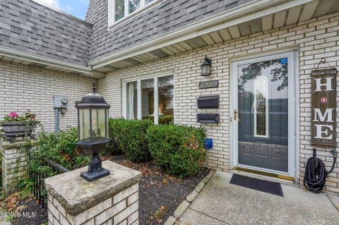 Tiny photo for 6925 Fenwyck Road, Maumee, OH 43537 (MLS # 10013613)