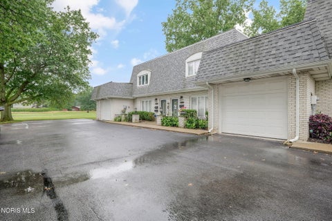 Photo of 6925 Fenwyck Road, Maumee, OH 43537 (MLS # 10013613)