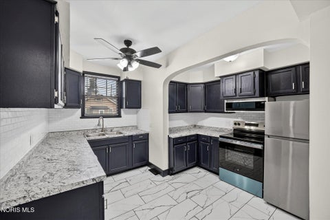 Tiny photo for 1515 Royalton Road, Toledo, OH 43612 (MLS # 10011730)