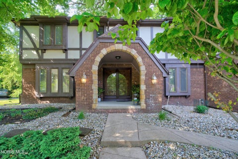 Photo of 5047 Brenden Way, Sylvania, OH 43560 (MLS # 10009332)