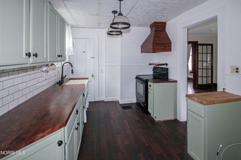 Tiny photo for 430 Vine Street, Fremont, OH 43420 (MLS # 10008119)