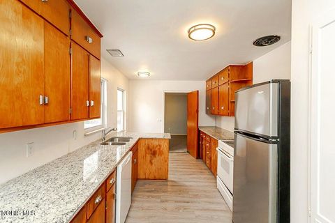 Tiny photo for 3720 Kelly Ave Avenue, Toledo, OH 43613 (MLS # 10004392)