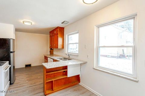 Tiny photo for 3720 Kelly Ave Avenue, Toledo, OH 43613 (MLS # 10004392)