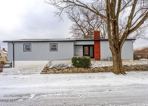 Photo of 3720 Kelly Ave Avenue, Toledo, OH 43613 (MLS # 10004392)