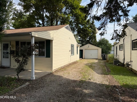 Tiny photo for 886 Lochhaven Boulevard, Maumee, OH 43537 (MLS # 10013472)