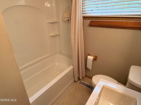 Tiny photo for 886 Lochhaven Boulevard, Maumee, OH 43537 (MLS # 10013472)
