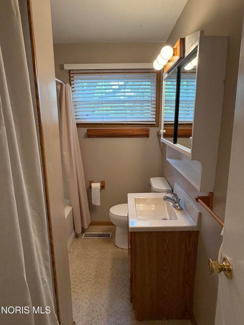 Tiny photo for 886 Lochhaven Boulevard, Maumee, OH 43537 (MLS # 10013472)