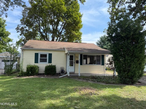 Photo of 886 Lochhaven Boulevard, Maumee, OH 43537 (MLS # 10013472)