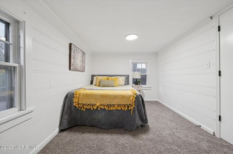 Tiny photo for 1044 Hawk Street, Toledo, OH 43612 (MLS # 10000438)