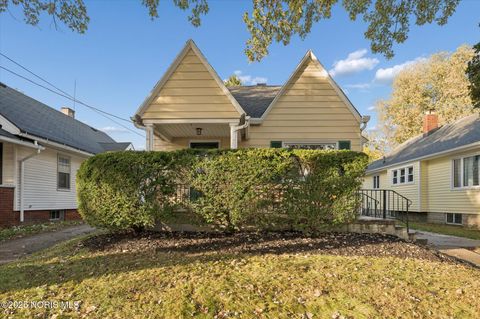 Tiny photo for 1044 Hawk Street, Toledo, OH 43612 (MLS # 10000438)