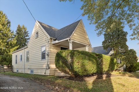Tiny photo for 1044 Hawk Street, Toledo, OH 43612 (MLS # 10000438)