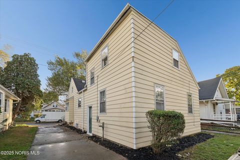 Tiny photo for 1044 Hawk Street, Toledo, OH 43612 (MLS # 10000438)