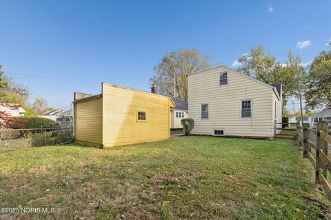 Tiny photo for 1044 Hawk Street, Toledo, OH 43612 (MLS # 10000438)