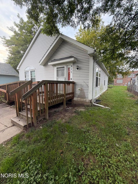 Tiny photo for 911 N Ontario Street, Toledo, OH 43604 (MLS # 10014238)
