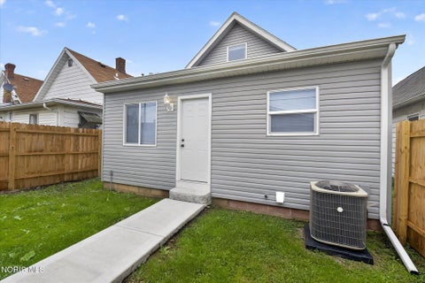 Tiny photo for 1409 Mott Avenue, Toledo, OH 43605 (MLS # 10014845)