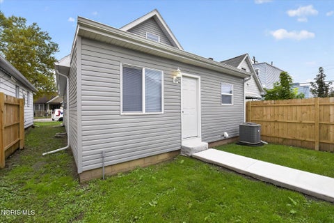 Tiny photo for 1409 Mott Avenue, Toledo, OH 43605 (MLS # 10014845)