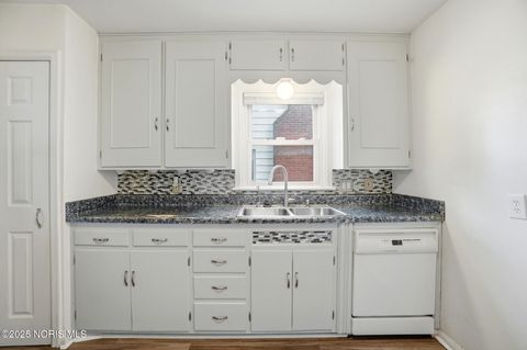 Tiny photo for 2426 Berdan Avenue, Toledo, OH 43613 (MLS # 10000557)
