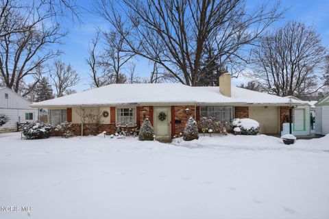 Photo of 1933 Grecourt Drive, Toledo, OH 43615 (MLS # 10004727)