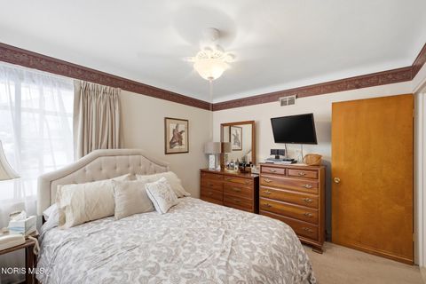 Tiny photo for 1933 Grecourt Drive, Toledo, OH 43615 (MLS # 10004727)