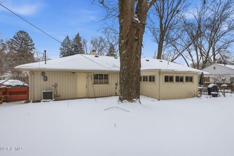 Tiny photo for 1933 Grecourt Drive, Toledo, OH 43615 (MLS # 10004727)