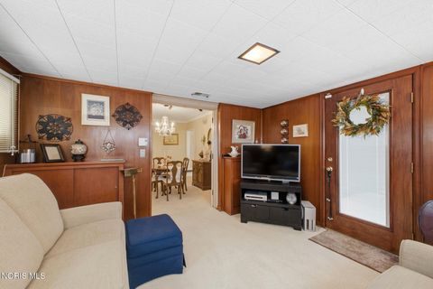 Tiny photo for 1933 Grecourt Drive, Toledo, OH 43615 (MLS # 10004727)