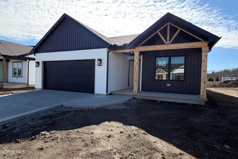 Homes For Sale - 5032 Easton Drive<br/> Oregon, OH 43616