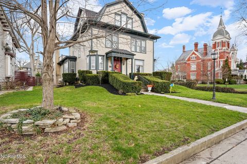 Photo of 1041 S Main Street, Findlay, OH 45840 (MLS # 10005480)