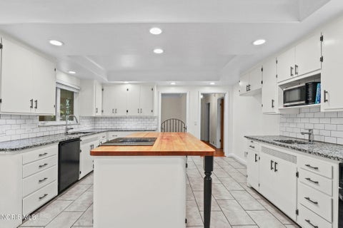 Tiny photo for 2630 Edgehill Road, Ottawa Hills, OH 43615 (MLS # 10012436)