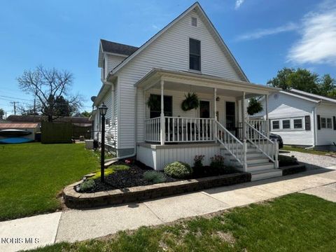 Photo of 117 W Hull Street, Edgerton, OH 43517 (MLS # 10007604)