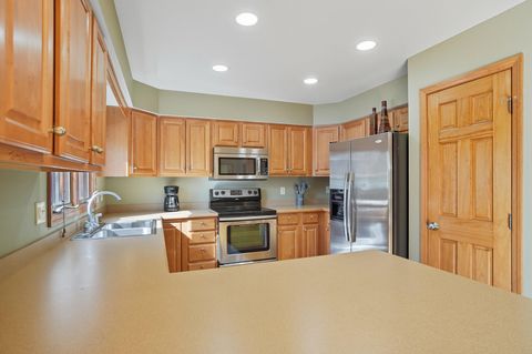 Tiny photo for 1403 Sheffield Drive, Bowling Green, OH 43402 (MLS # 10000066)