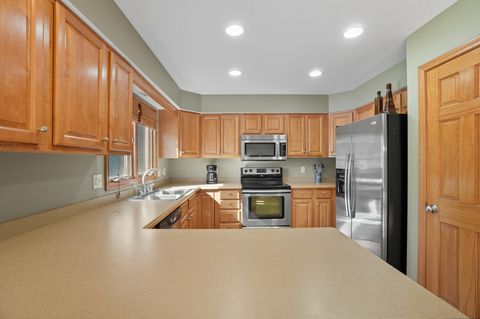 Tiny photo for 1403 Sheffield Drive, Bowling Green, OH 43402 (MLS # 10000066)