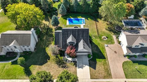 Tiny photo for 1403 Sheffield Drive, Bowling Green, OH 43402 (MLS # 10000066)