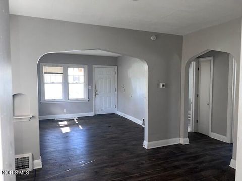 Tiny photo for 2555 Oak Grove Place, Toledo, OH 43613 (MLS # 10006624)