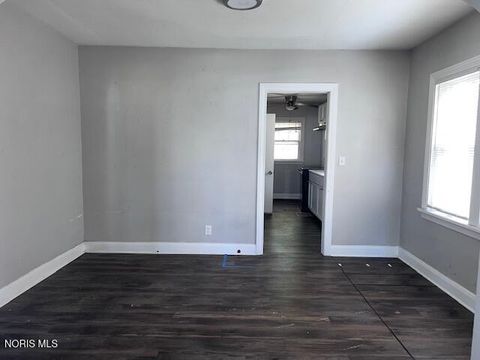 Tiny photo for 2555 Oak Grove Place, Toledo, OH 43613 (MLS # 10006624)