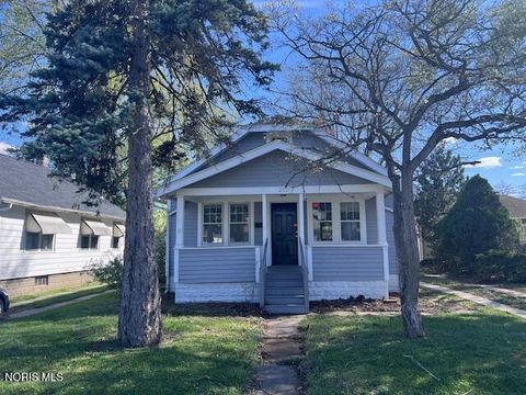 Tiny photo for 2555 Oak Grove Place, Toledo, OH 43613 (MLS # 10006624)