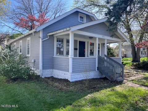 Tiny photo for 2555 Oak Grove Place, Toledo, OH 43613 (MLS # 10006624)