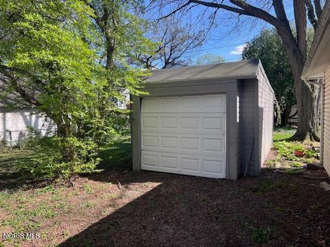 Tiny photo for 2555 Oak Grove Place, Toledo, OH 43613 (MLS # 10006624)