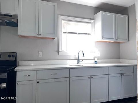 Tiny photo for 2555 Oak Grove Place, Toledo, OH 43613 (MLS # 10006624)