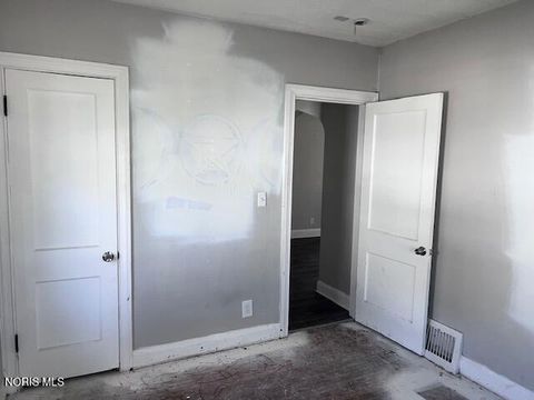 Tiny photo for 2555 Oak Grove Place, Toledo, OH 43613 (MLS # 10006624)