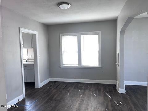 Tiny photo for 2555 Oak Grove Place, Toledo, OH 43613 (MLS # 10006624)