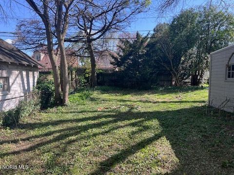 Tiny photo for 2555 Oak Grove Place, Toledo, OH 43613 (MLS # 10006624)